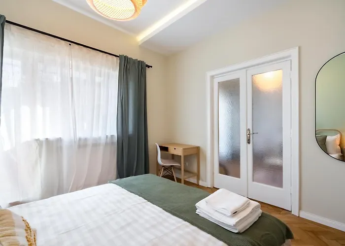 Urban Dream With Views And Modern Comfort Lägenhet